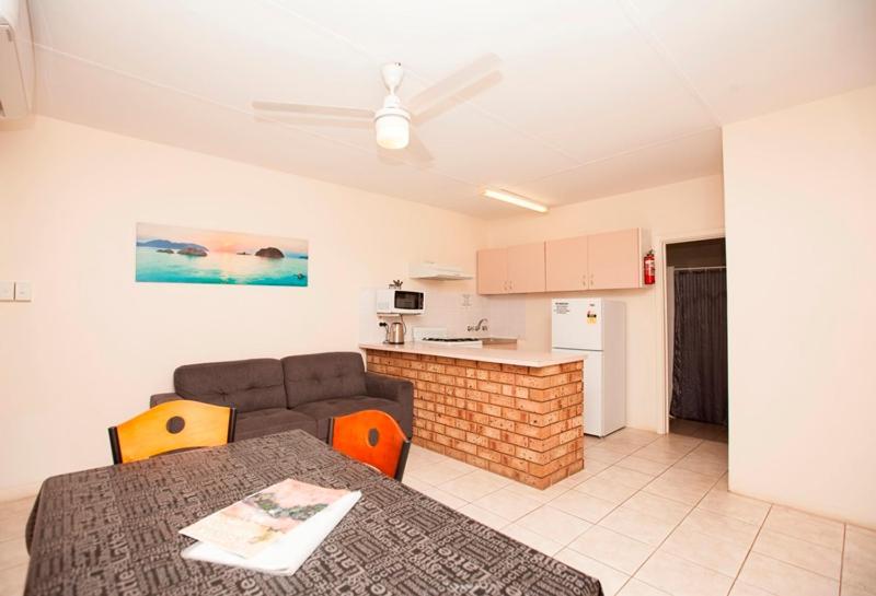 Carnarvon Central Apartments Екстериор снимка