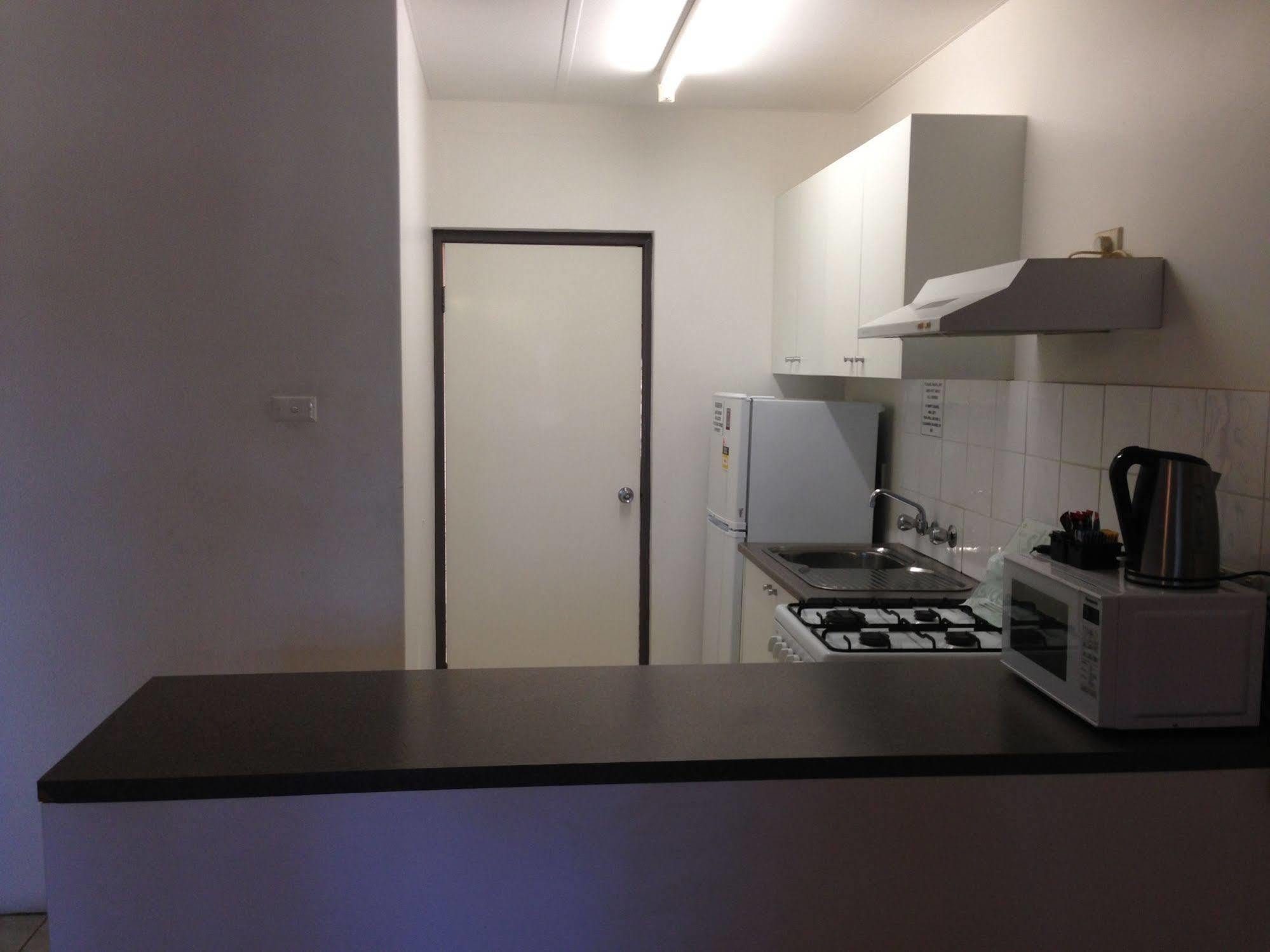 Carnarvon Central Apartments Екстериор снимка